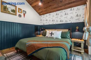 The Caney Cabin Retreat with Sauna, Hot Tub, Fire Pits and Golf - Image 1