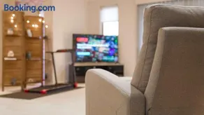 Modern 3BD Townhouse in Marsfield - Image 2