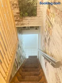 Chambre et sanitaires privés avec abri pour velos - Image 2