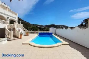 Vista Portet, sleeps 10, Private Pool, Sea Views, Squash, 1 km from El Portet beach - Image 3