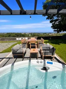 Luxury coastal retreat with sea views - Image 2