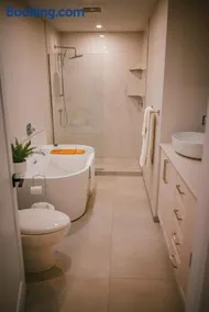 Courtenay Luxe Suite - Image 2