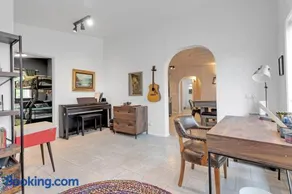 3BR Spacious Cottage with Geothermal HotTub & Stunning View - Image 4