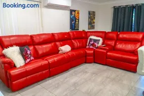 Family home with free parking close to everything - Image 3