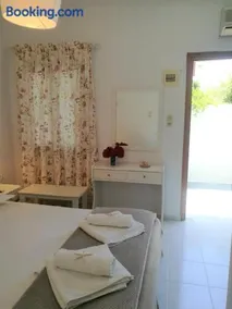 Andreas and Petrinela Rooms - Image 5