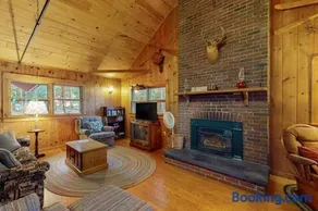 Lakefront Home with Private Dock, Pebble Beach & Enclosed Porch - Dogs Welcome - Image 4
