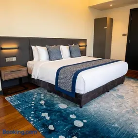 Golden Palm Tree King Suite, Sepang - Open Sea View - Image 3