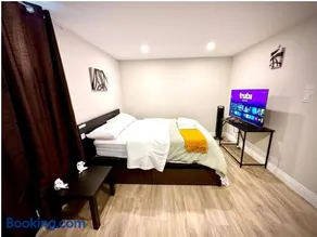 Luxurious 1-Bedroom, 1-Bathroom Suite Near Fairview Mall & Waterloo Airport no Pet allowed - Image 3