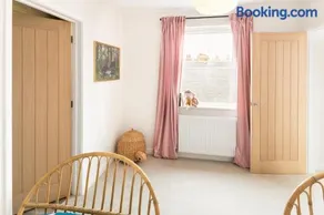 Family Friendly Sleeps 6 in Exmouth By The Sea - Image 5