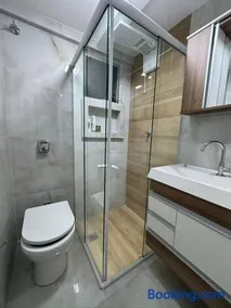 Apt charmoso bem localizado Piscina e 02 quartos Próximo rodoviária - Image 1