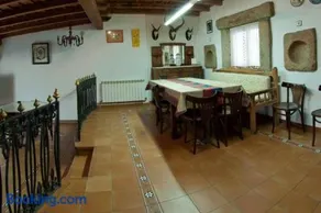 Casa Rural Lucía es una casa rural amplia con patio ideal para familias - Image 2