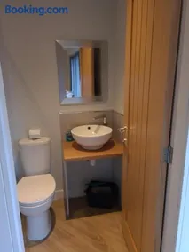 Dean Clough Lodge - Contemporary self contained studio - Image 3