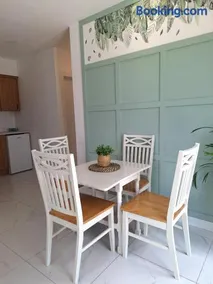 SANDYS SHORE APARTMENT - Image 2