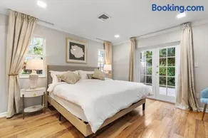 A Slice of Paradise - Bel Air Beach House with Private Pool, 30-35 min to FIFA - Image 4