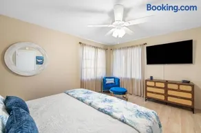 Summer Vacation 10 mins to Beaches Private heated Pool king beds - Image 5