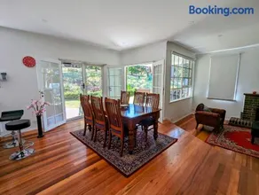4-bedroom Acre Retreat with Pool & Garden - Pets and Long Stays Welcome - Image 5