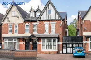 Premium 2BR Executive Suite D Free Parking near City Centre - Image 4
