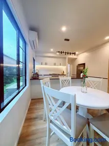 Bright Home Travel Service at Mt Eden - Image 1