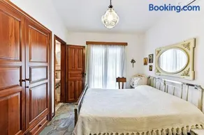 Azure Coast Seafront Retreat - Image 4