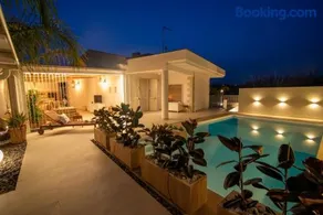 Villa con piscina privada, terraza y barbacoa | Vistas al jardín - Image 3