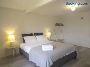 Happy Spacious Home nr Canberra Hospital - Image 4