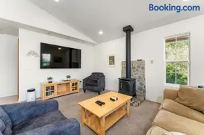 Lakefront Cottage - Hot Tub - Private Dock - Near Chelan - Image 2