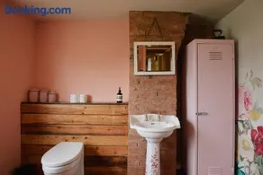 Freya's Farmhouse - Image 4