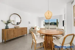 Modern La Quinta Duplex Penthouse w Solarium and BBQ - Image 2