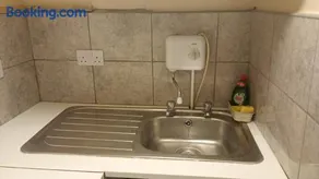 1 bed flat in Southall - Image 2