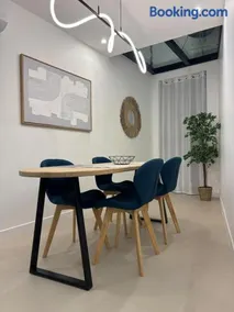 Grand appartement haut de gamme avec baignoire - Image 4