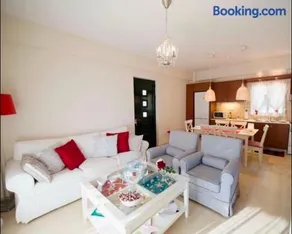 Seaside Family House - Image 2