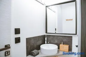 Séjour pro & Famille - Gîtes meublés Wood Sky - WIFI Parking privé Terrasses & Jardin - Image 3