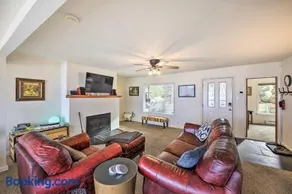 Waterfront Sagle Retreat w/ Hot Tub & Fireplace - Image 4