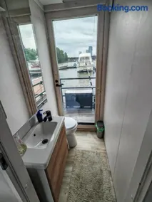 2ndhomes Houseboat with Sauna & Terrace in Mustikkamaa - Image 3