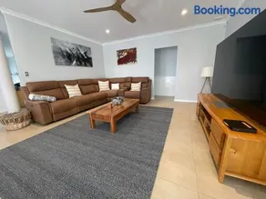 Dawesville Family Beach Getaway - Image 1