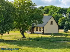 PRZYSTANEK nowEKOprzywno - Żółty Domek Pod Kasztanem - Image 1