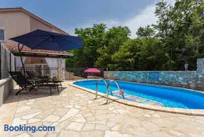 Apartment With A Private Swimming Pool, Garden & BBQ - Image 2