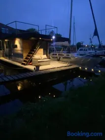 Hotelkamer op water Houseboat Wetterhûske Friesland - Image 3