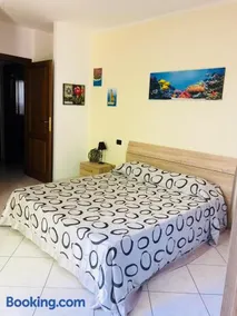 Gaia House - Image 4