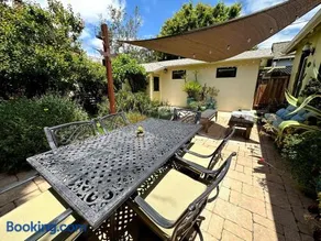 Couples Cottage l Steps to Downtown - Image 4