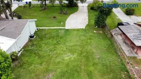 Lakefront - Private Fishing Dock - Ample Parking - Image 2