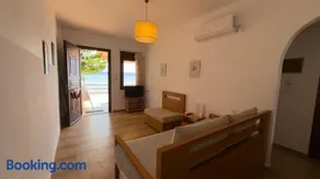 Alekos Beach Houses-Waters Edge - Image 3
