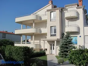 The Beach Studios & Apartments - Image 1