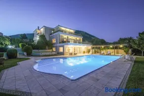 Supreme and Classy Pool Residence - Image 1