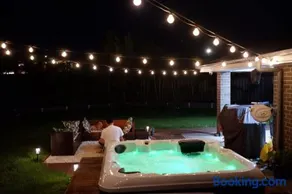 Havenly Stay A Tiny Home Central Location with Firepit & Spa - Image 2