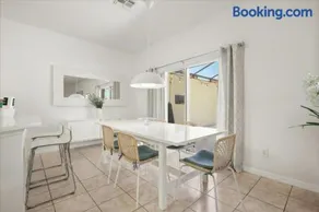 4 Bd 3 Ba Bella Vida 4563 Cl - Image 3