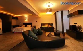 OLGA Luxury Suite I 5 min from airport I central location I traditional village - Image 1