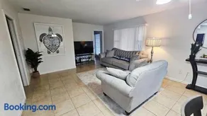 NEW Luxe Private Condo Steps 2 Beach and Sunsets Park 2 Cars Private Quiet UNIT B - Image 4