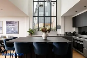 Mirrors Edge - Hot Tub Spa & Dog-Friendly Stay - Image 4