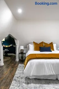 Charming Historic Upper | Walk to Downtown, Lakes - Image 3